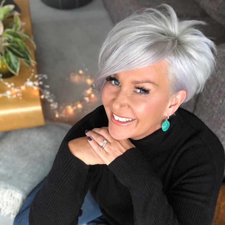 Стрижка Боб-Пикси на короткие волосы для женщин за 50 лет