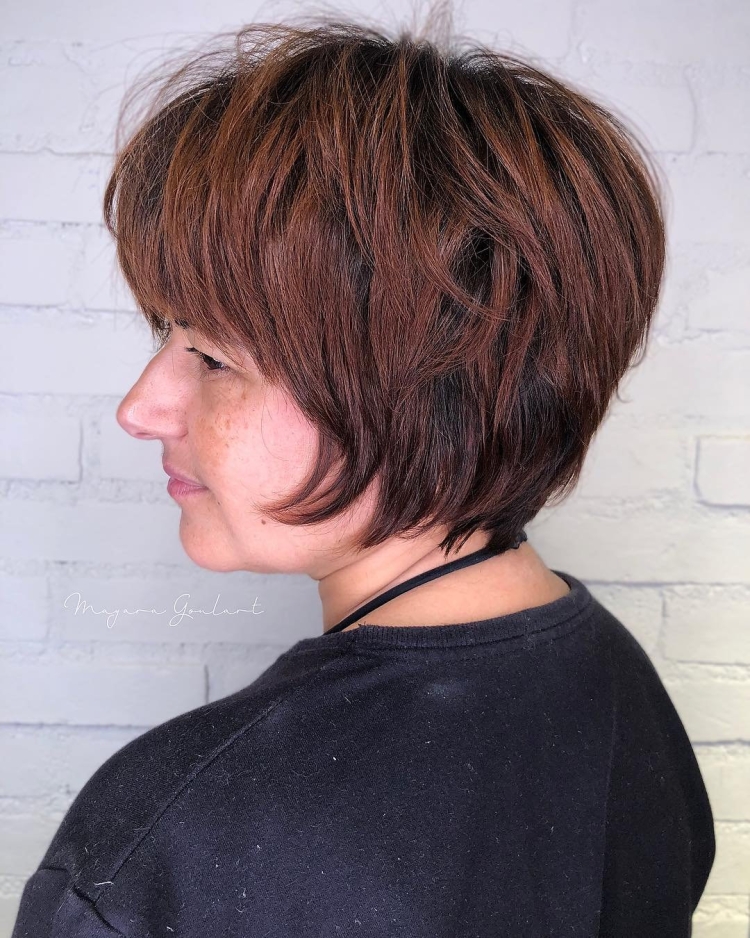 Стрижка Боб Каскад после 60 лет для женщин