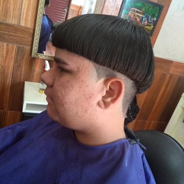 Прическа горшок смешная