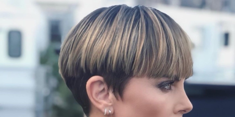 Шарлиз Терон стрижка для Форсажа