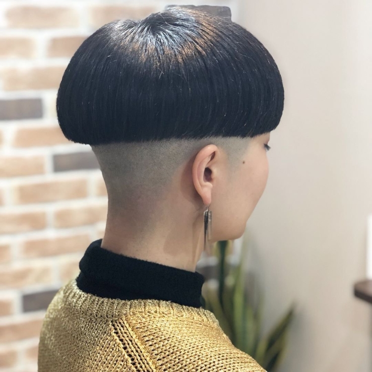 Стрижка шапочка с бритым затылком