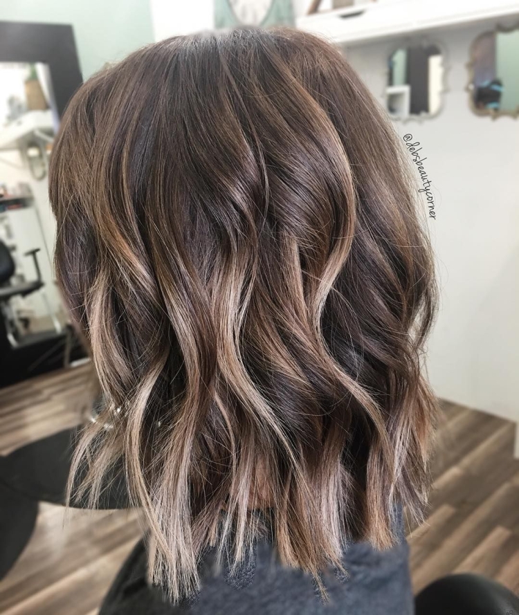 Балаяж на темные волосы средней