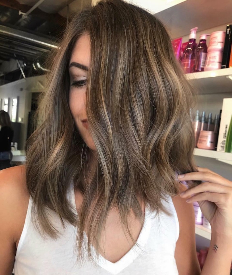 Шатуш на темные волосы каре