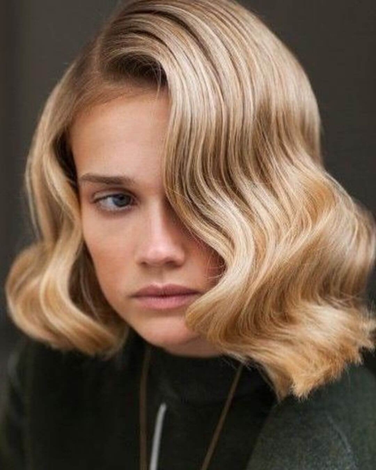 Волна на каре прическа