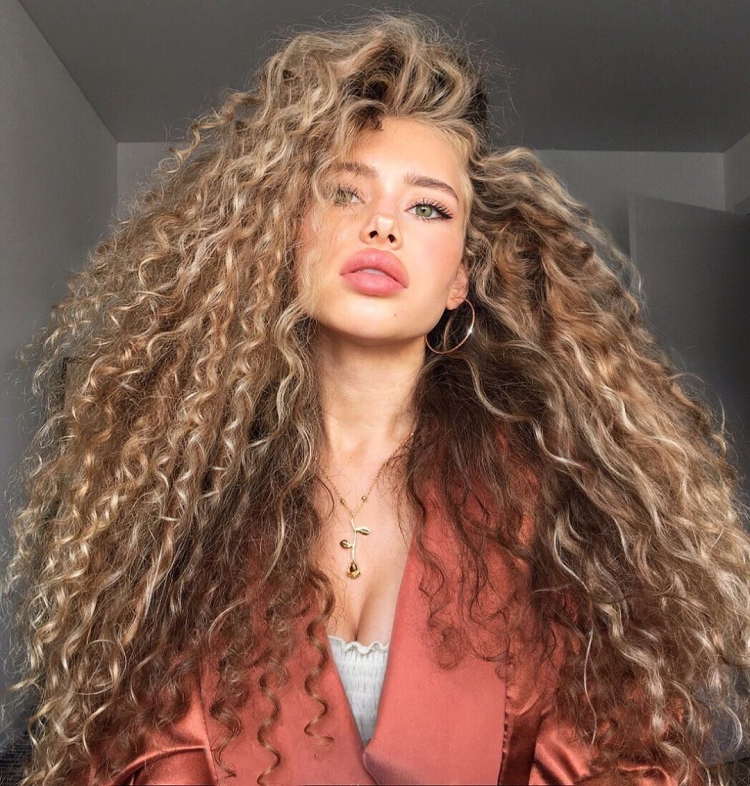 Литвинова Натали кудрявая