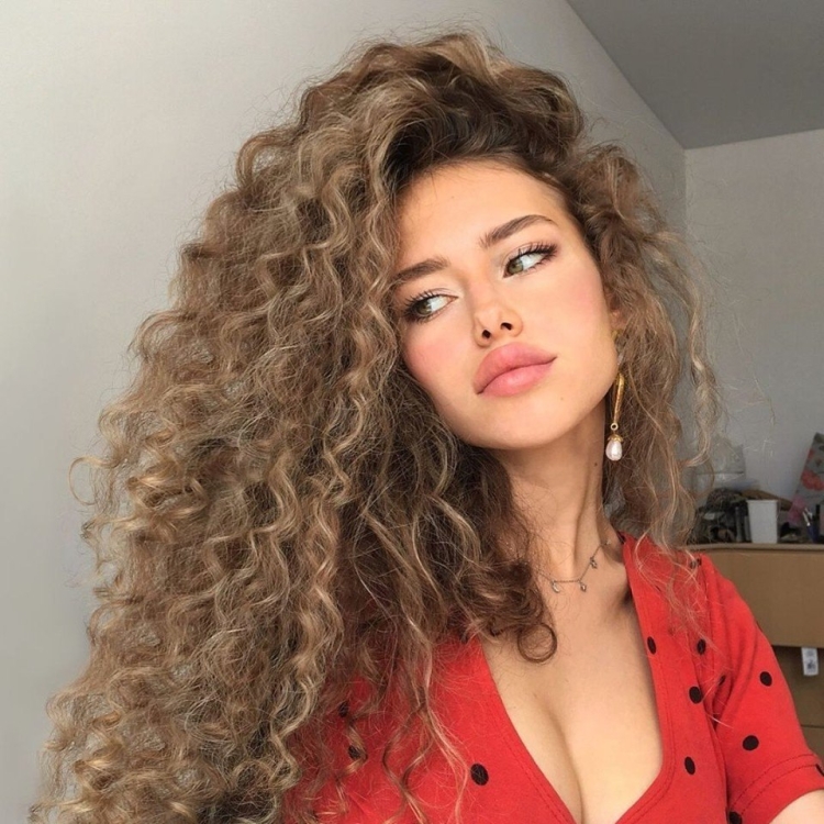 Кудри Вика Исакова