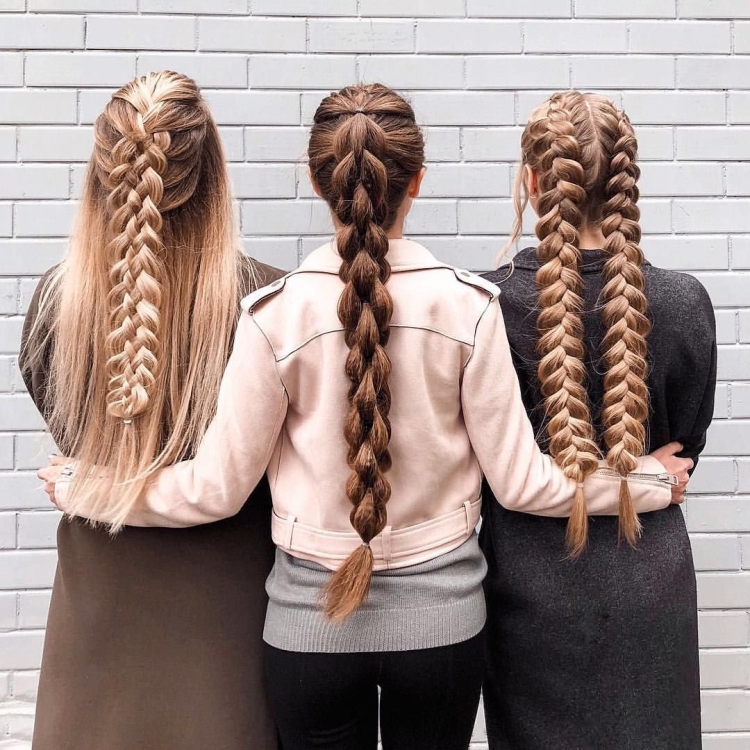 Прическа три косички