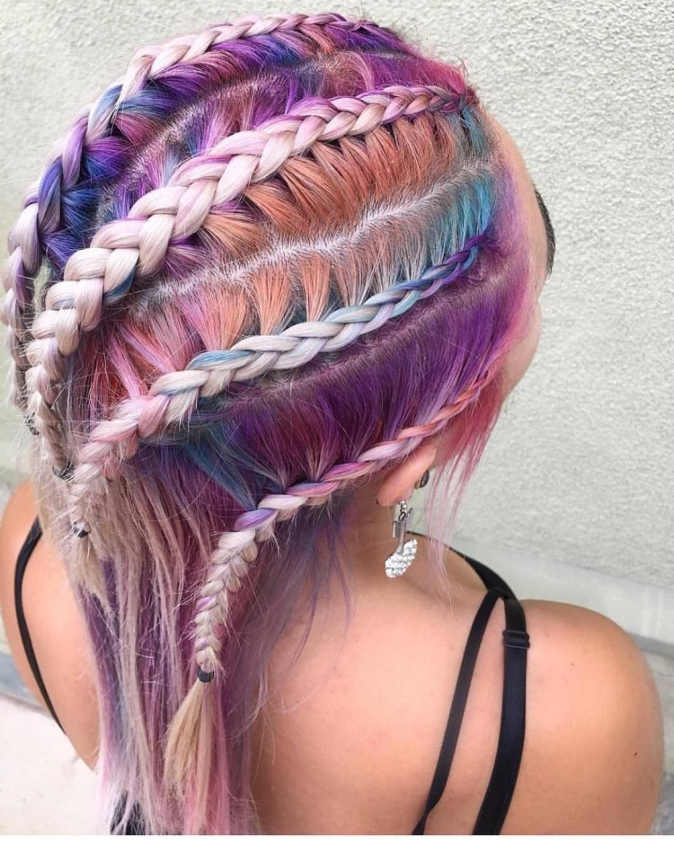 Косички с разноцветными прядями