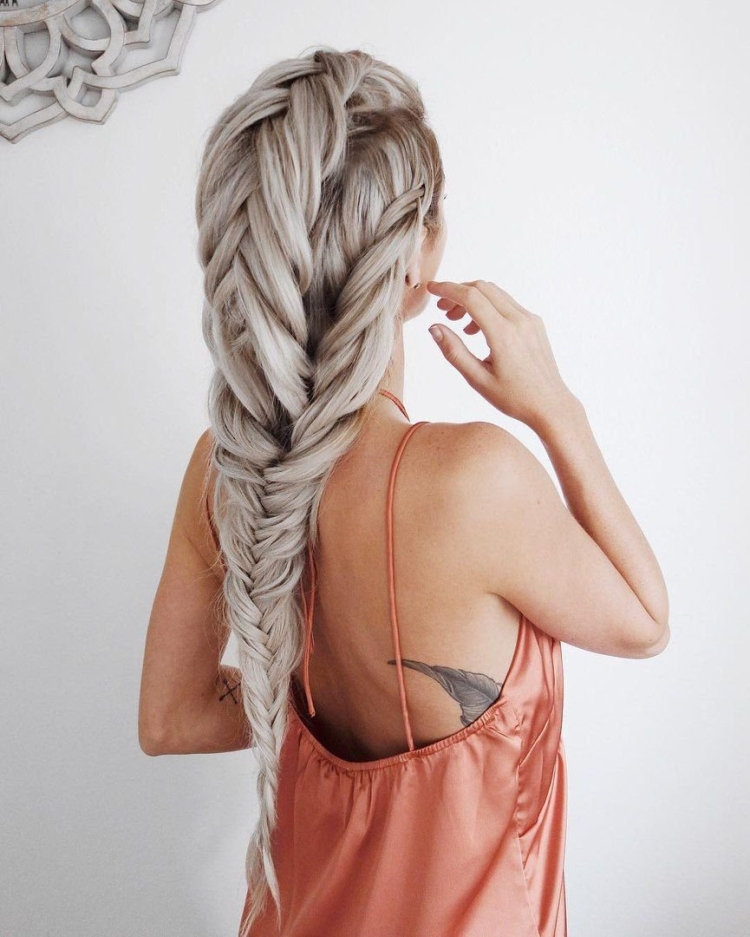 Косы на пепельных волосах