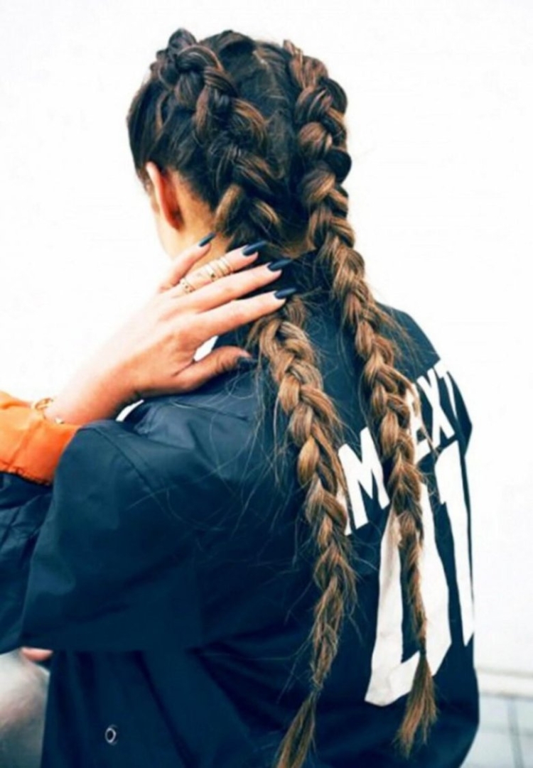 Две косы на длинные волосы