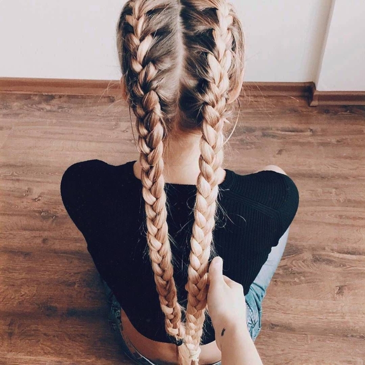 Две косы сзади