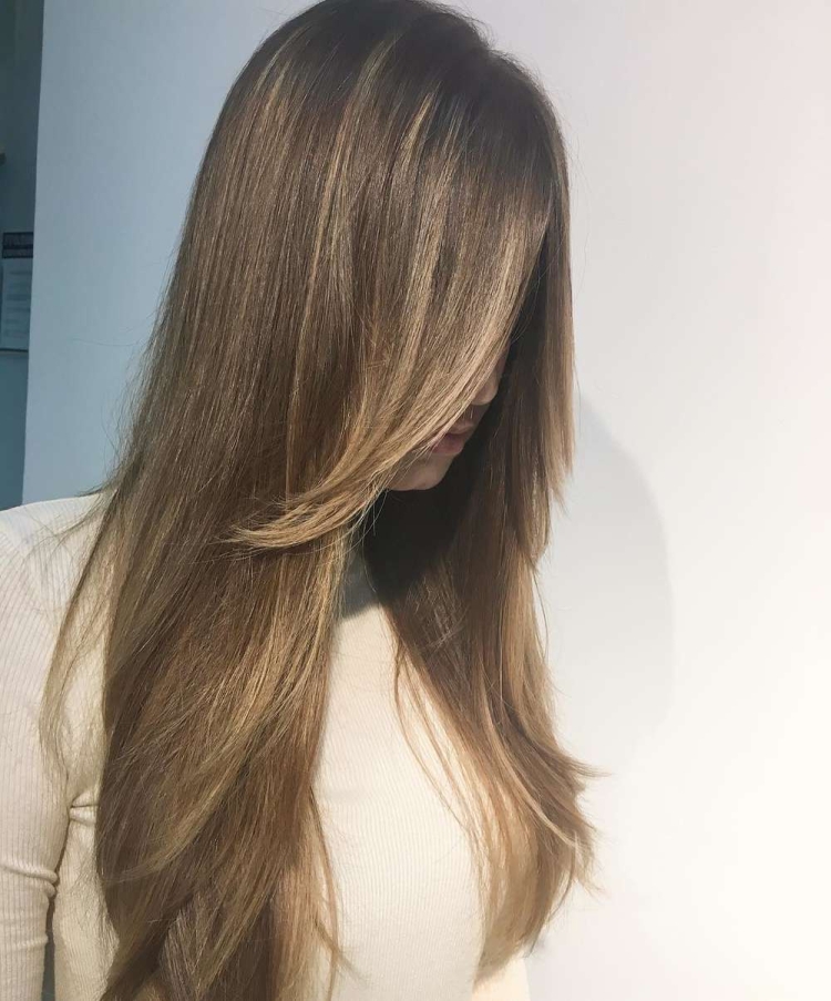 Каскад на длинные русые волосы