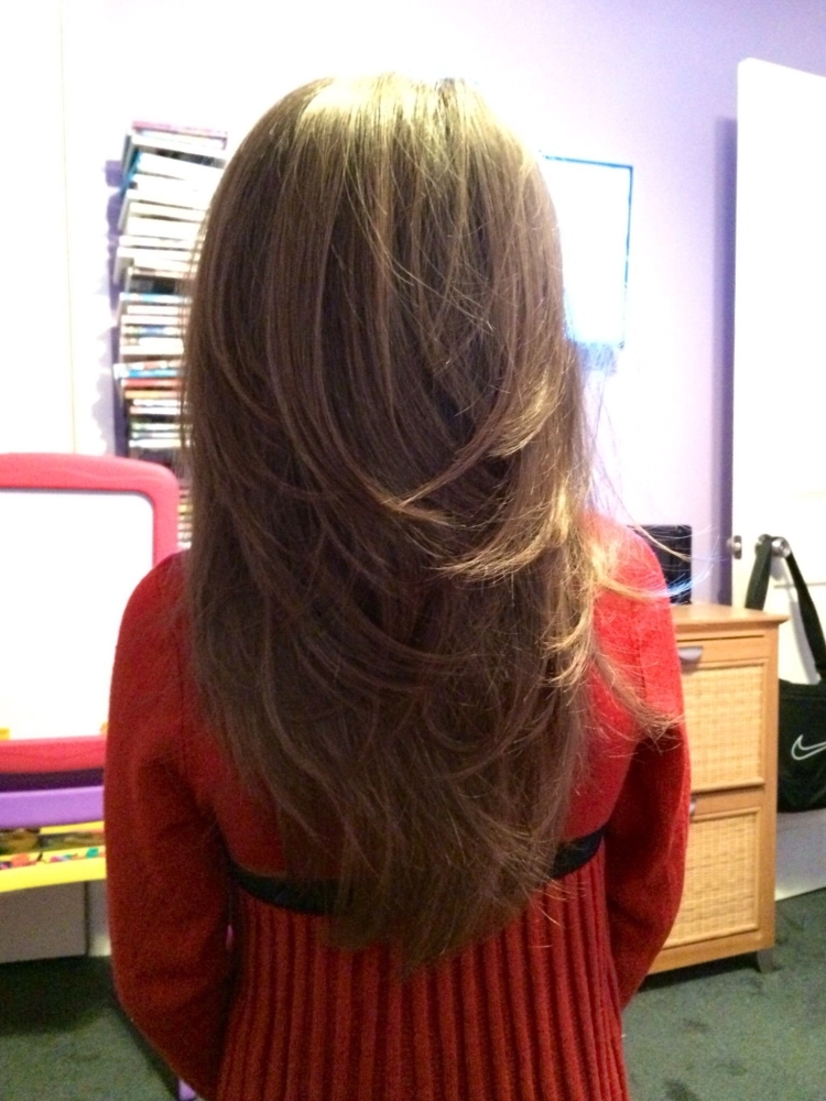 Стрижка Каскад на длинные волосы девочке