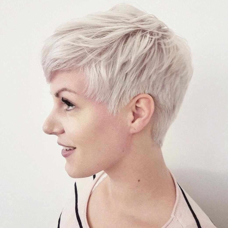 Стрижки короткие тумбой