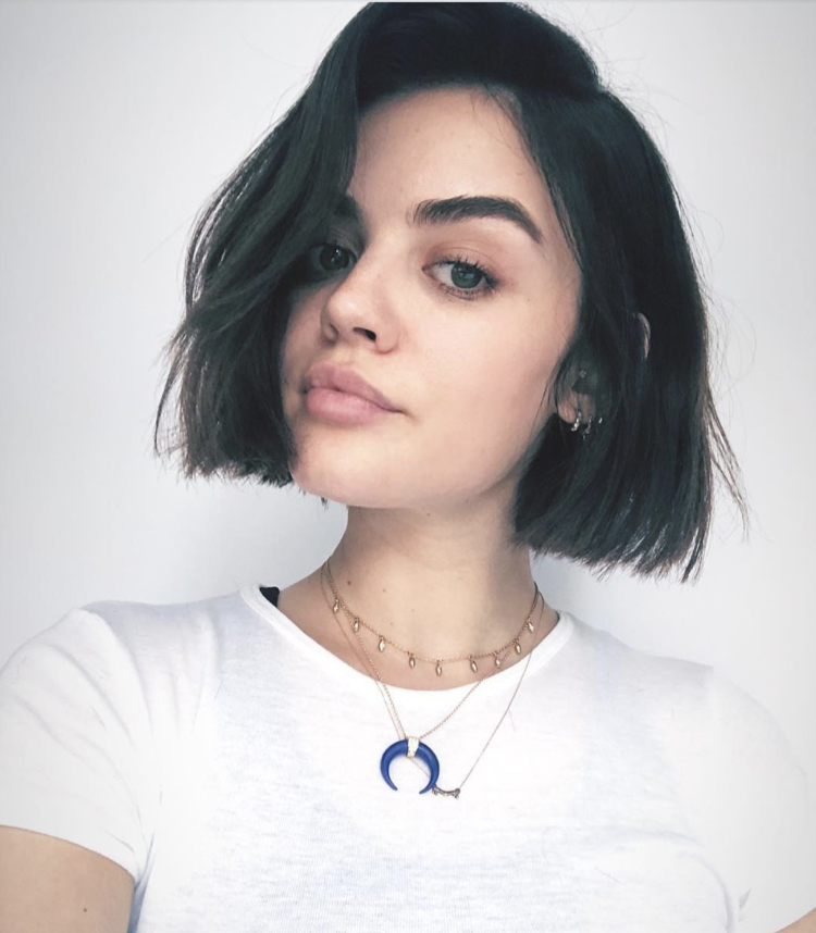 Люси Хейл с короткой стрижкой