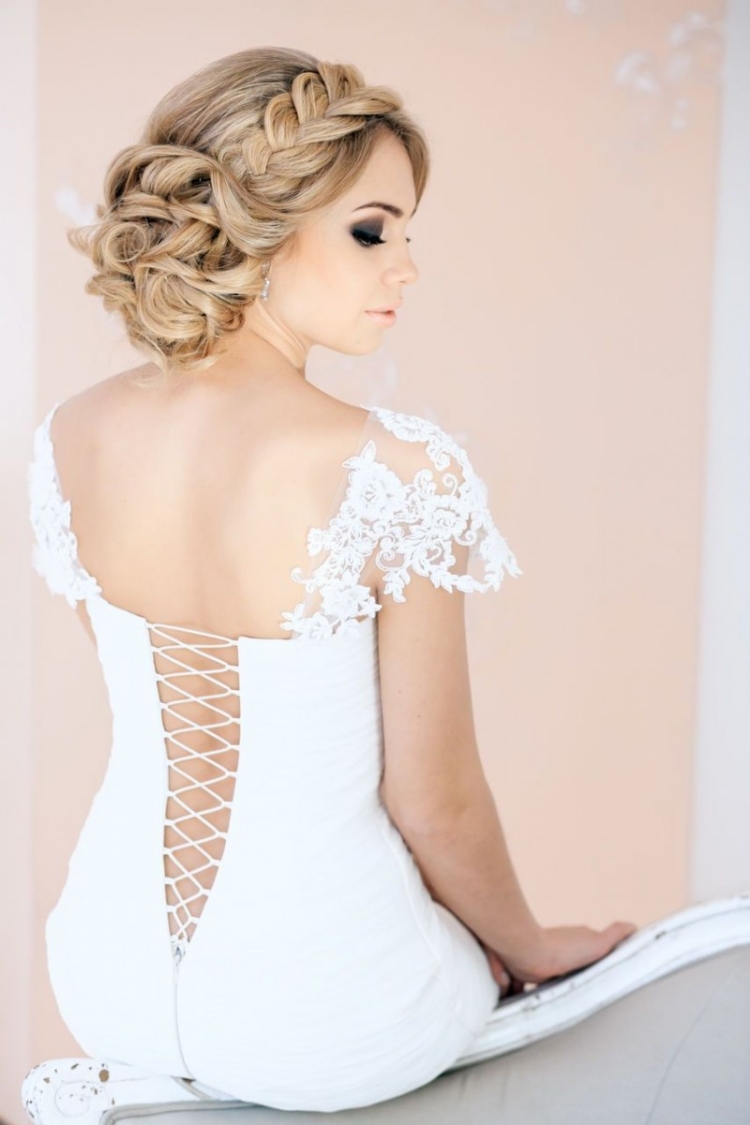 Прически для открытого платья