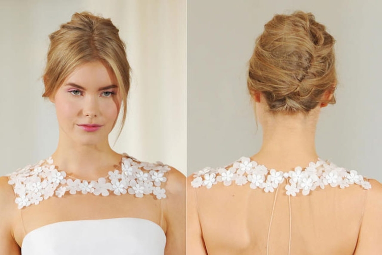 Прическа к платью с открытыми плечами