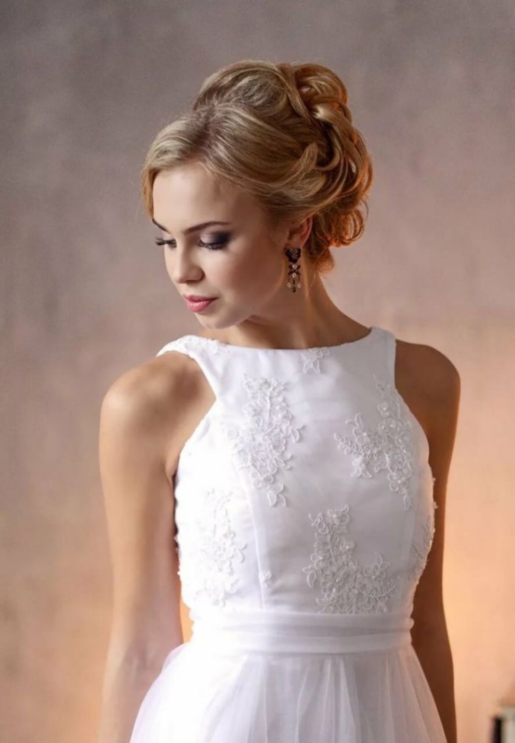 Прическа под открытое платье