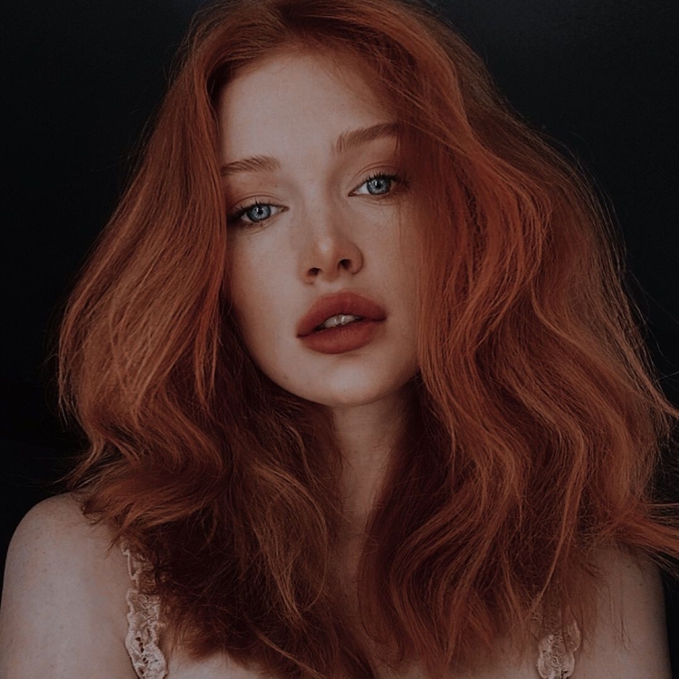 Рыжая модель Брайан Доулинг
