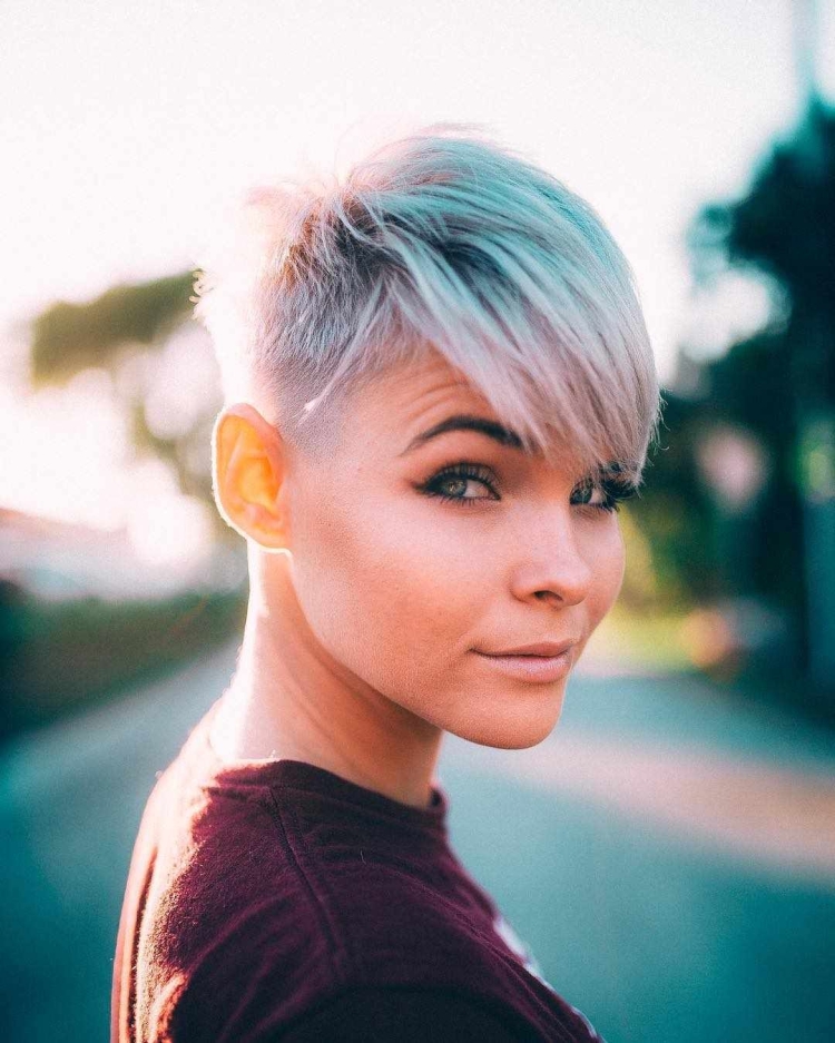 Стрижка Пикси с выстриженным виском