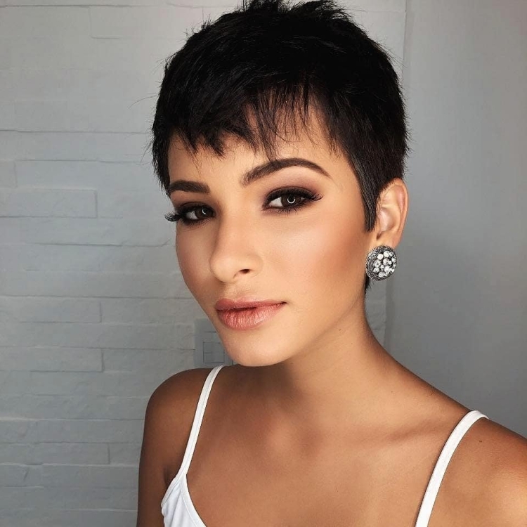 Стрижка Пикси с короткой челкой