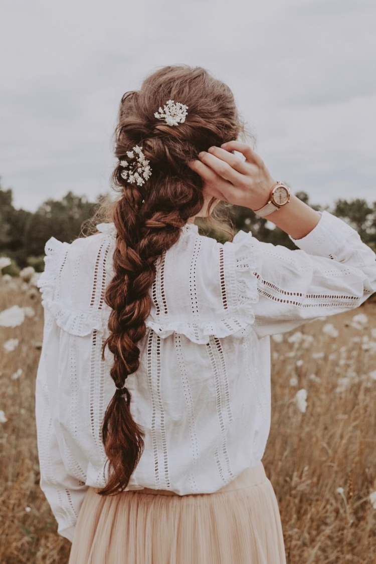 Длинные волосы в косе