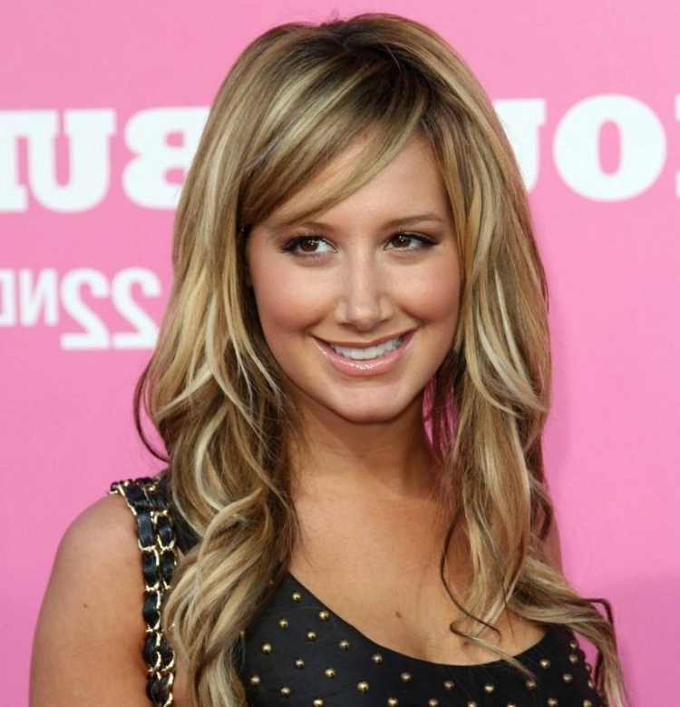 Стрижка на средние волосы с челкой