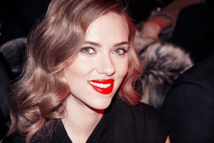 Скарлетт Йоханссон в Красном