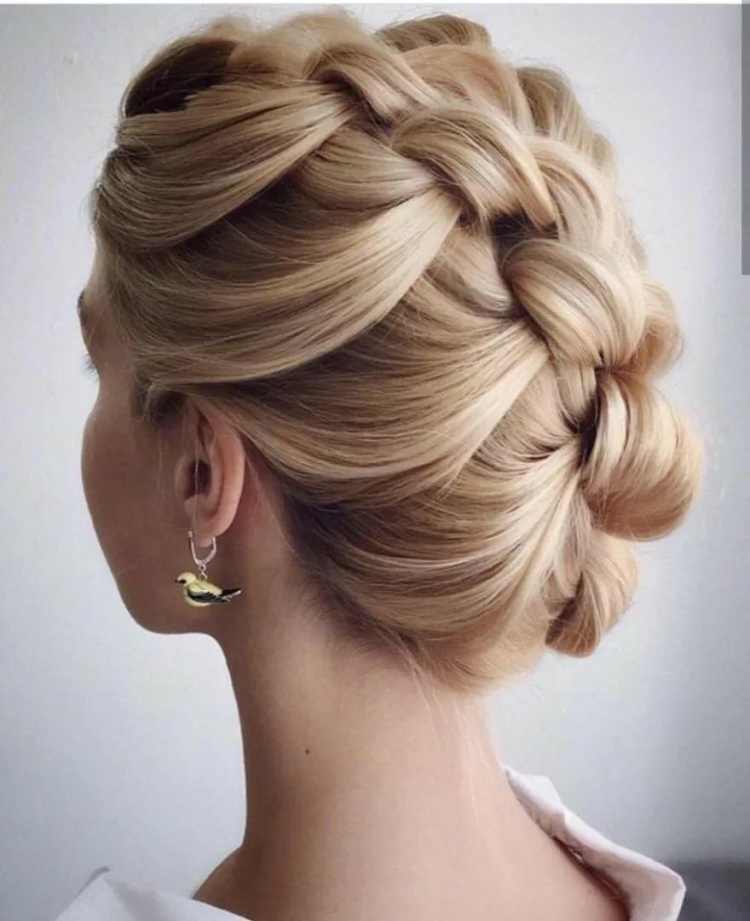 Вечерние прически с плетением