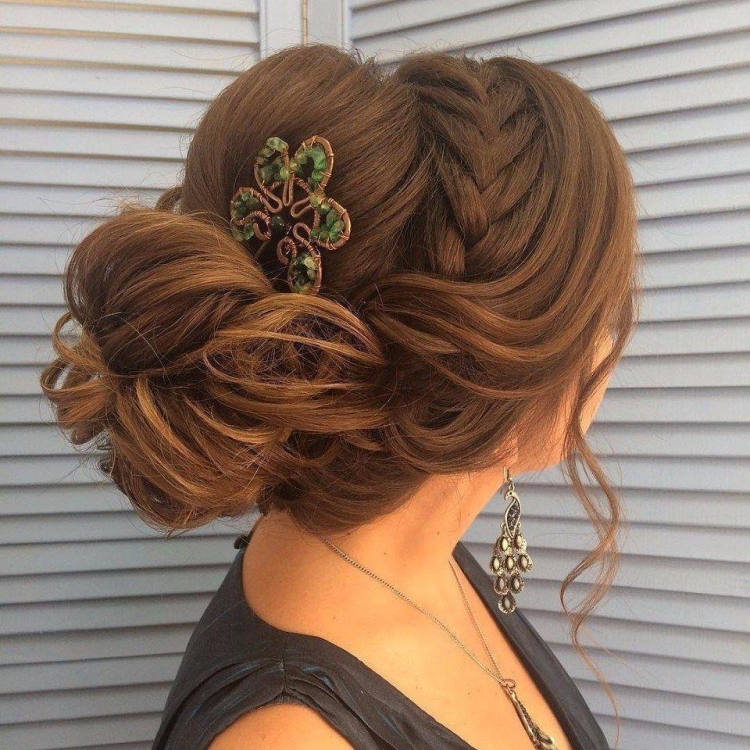 Высокие причёски на средние волосы на выпускной