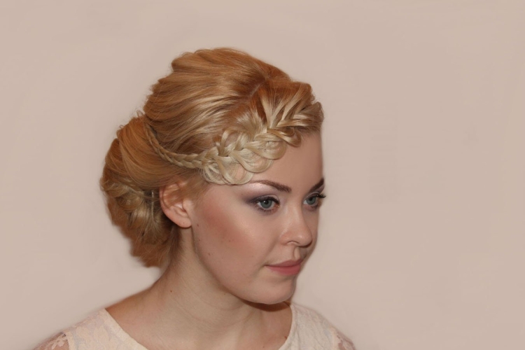 Нарядные прически на средние волосы для женщин