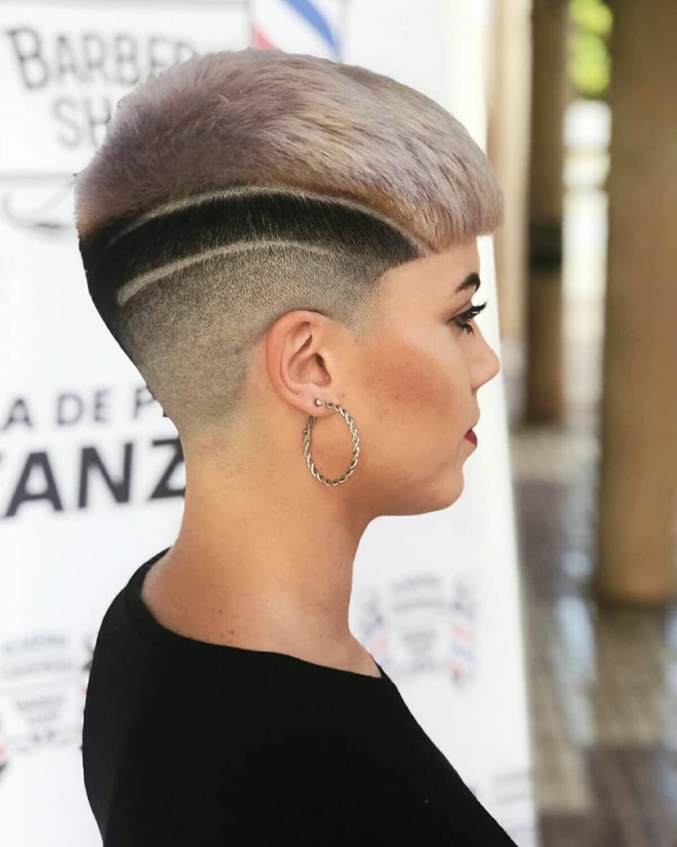 Короткие прически с выбритым затылком