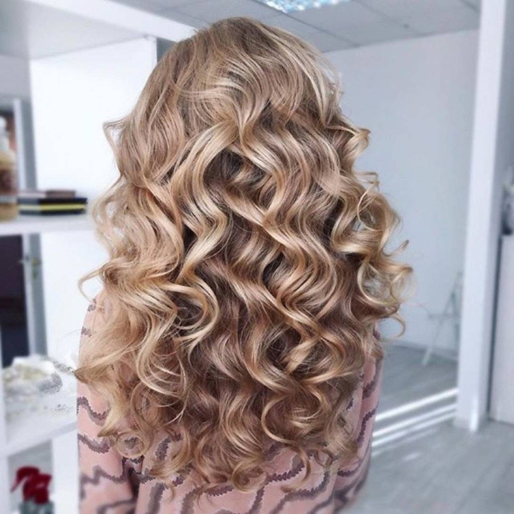 Локоны на длинные волосы плойкой