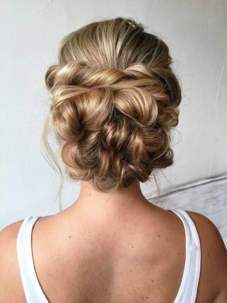 Прически на выпускной