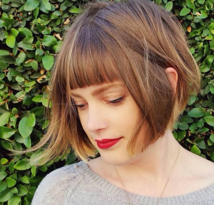 Молодежное каре с челкой