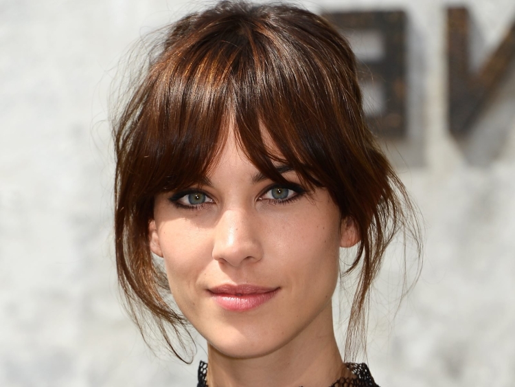 Джессика Билл челка шторка