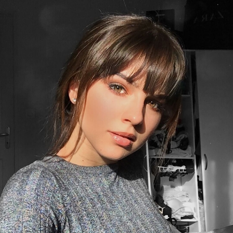 Хлоя де Баррос с челкой