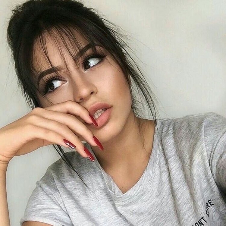 Редкие длинные корейские чёлки