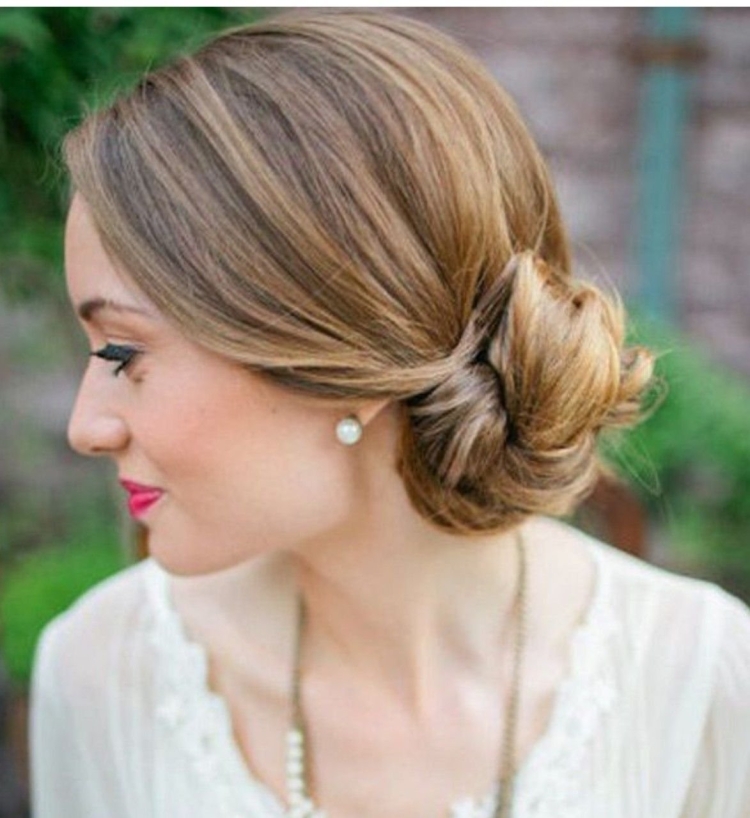 Пучок на выпускной с закрытыми ушами