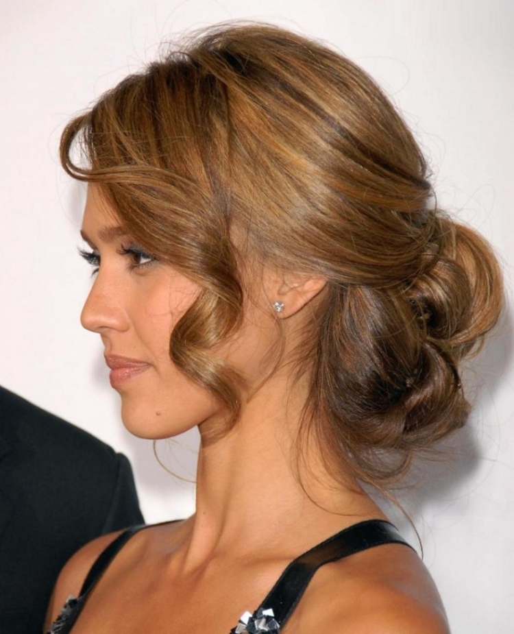 Строгие прически на средние волосы женские