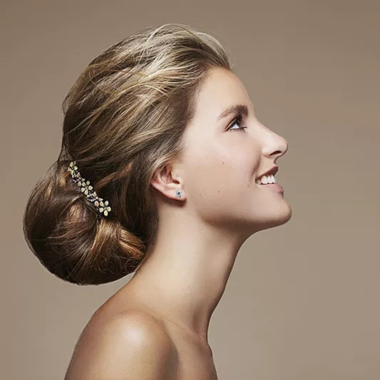 Пучок для женщины 25 лет