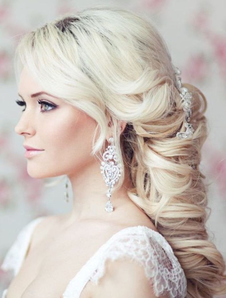 Блондинка Свадебная прическая