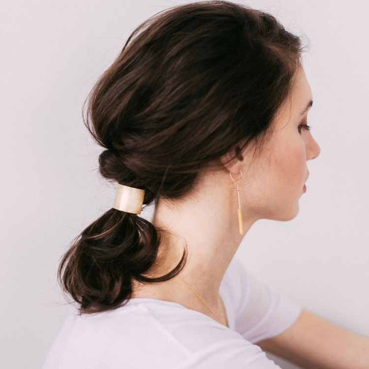 Низкий хвост на короткие волосы