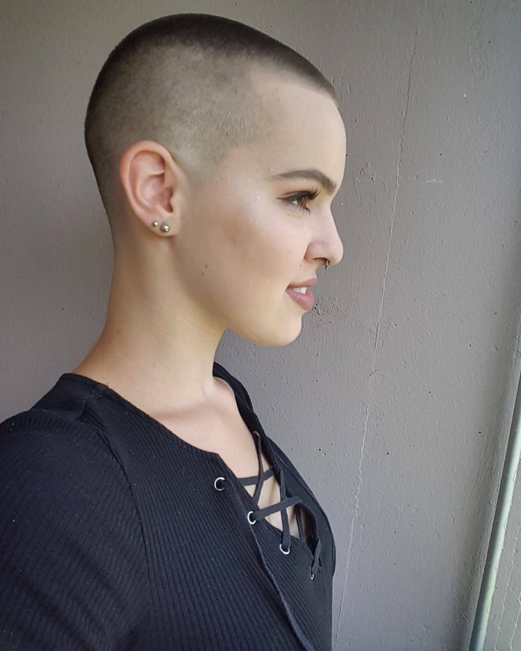 Нина ВЫДРИЦ лысая