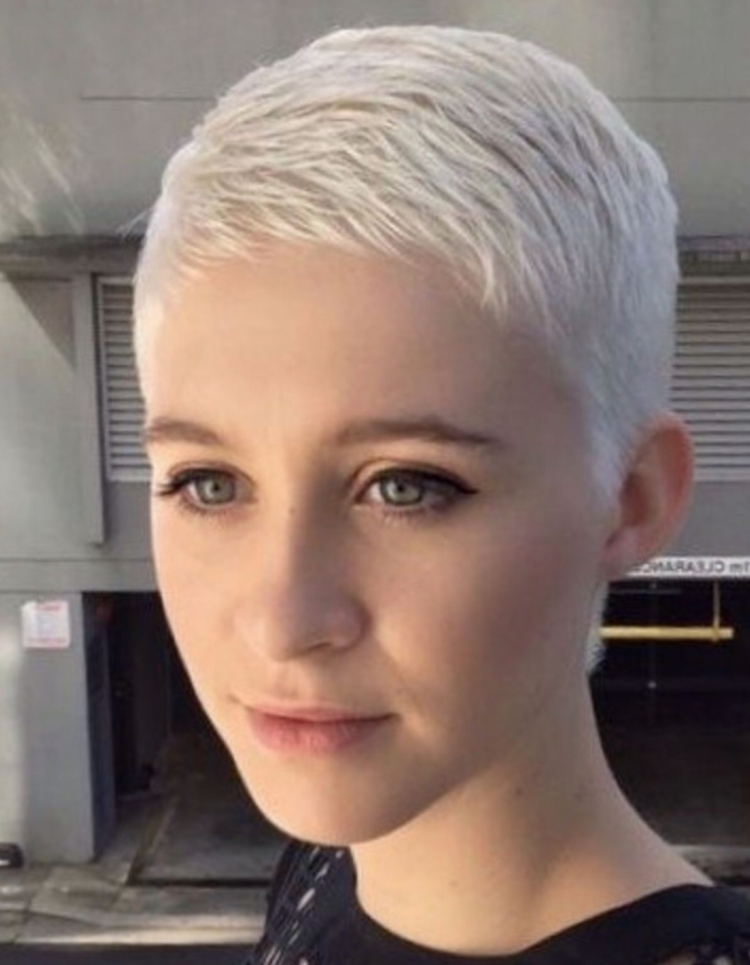 Дарья Мороз стрижка Пикси