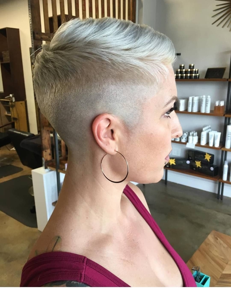 Стрижка фейд Пикси