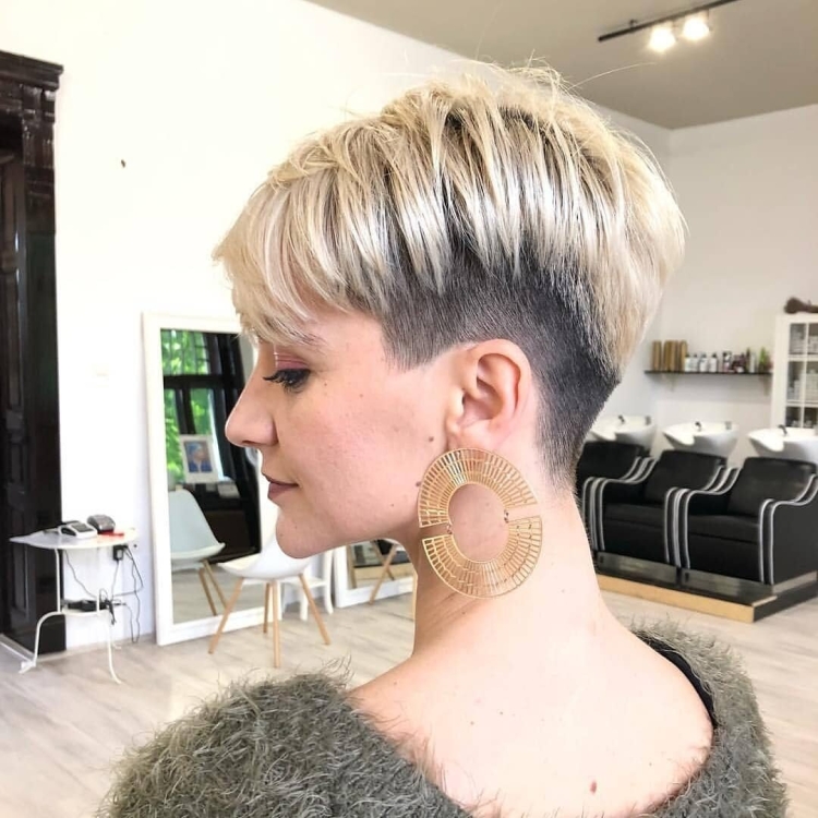 Короткие стрижки для женщин с бритым затылком