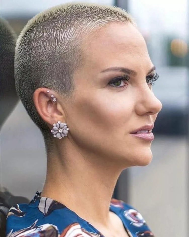 Женские стрижки под машинку