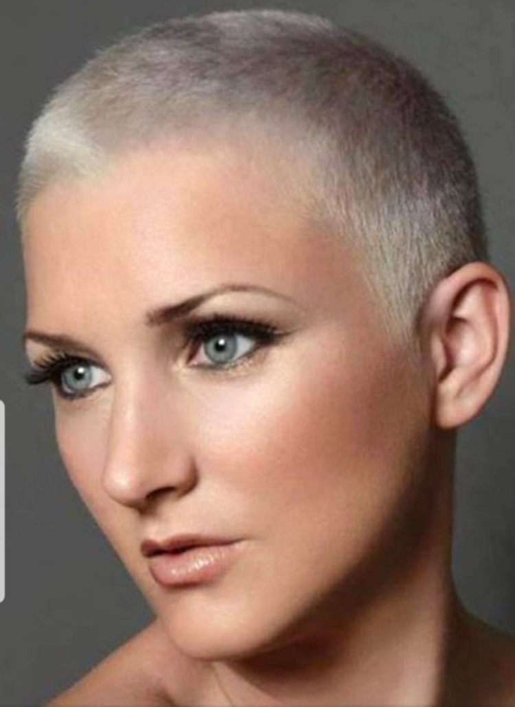 Стрижка под насадку женская