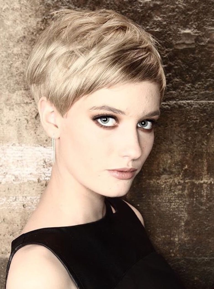 Пикси с короткой челкой